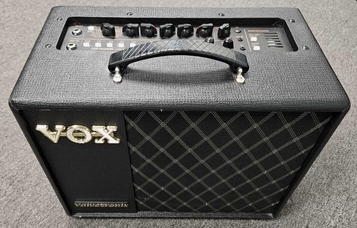 Vox Valvetronix VT20X, 20 Watt Guitar Amp,1 x 8", Excellent Condition - Image 2